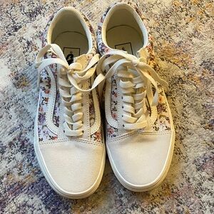 Vans Women's Low-Top Sneakers in White with Pink Floral Print